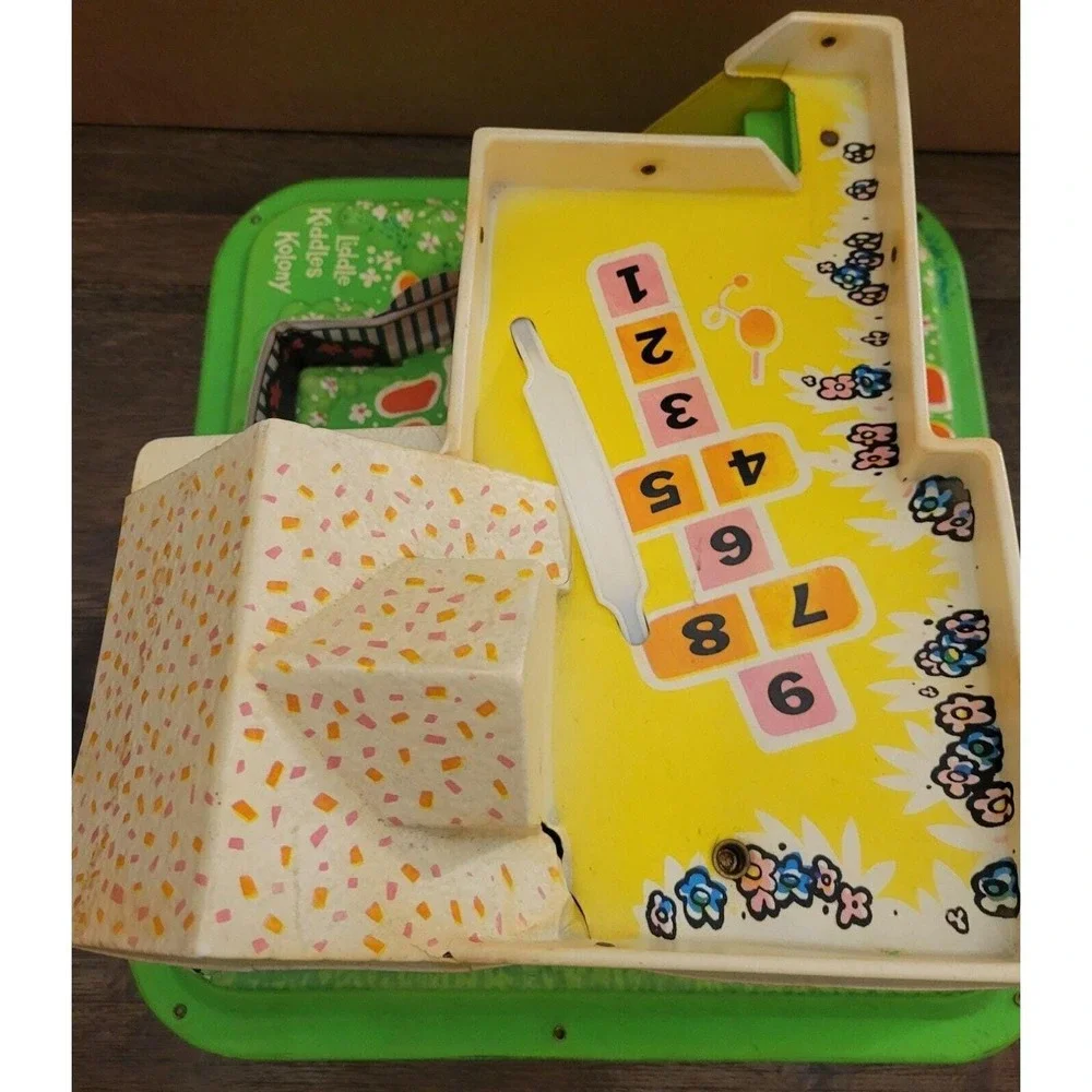 Vintage Liddle Kiddles Kolony Dollhouse House + 6 Dolls 1967 Mattel Toy Set